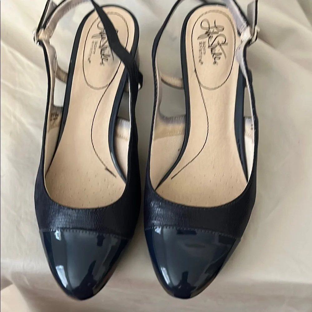 Elegant Navy Slingback Women's Shoes - Picture 5 of 5